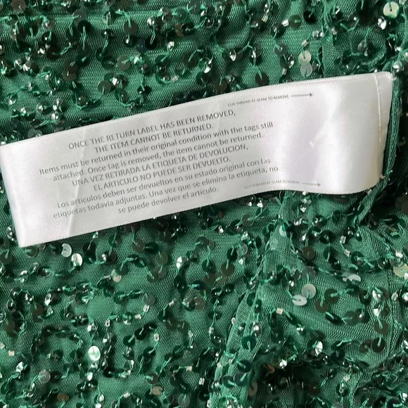 NWT Mac Duggal stunning emerald green sequined gown with ruffle sleeves